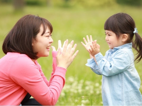 手遊び歌のおすすめは？メリット＆手指が使えるおもちゃも紹介