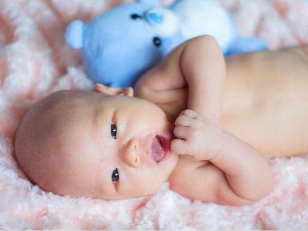 生後2カ月の赤ちゃんに買ってよかったおもちゃ5選！特徴や選び方も紹介