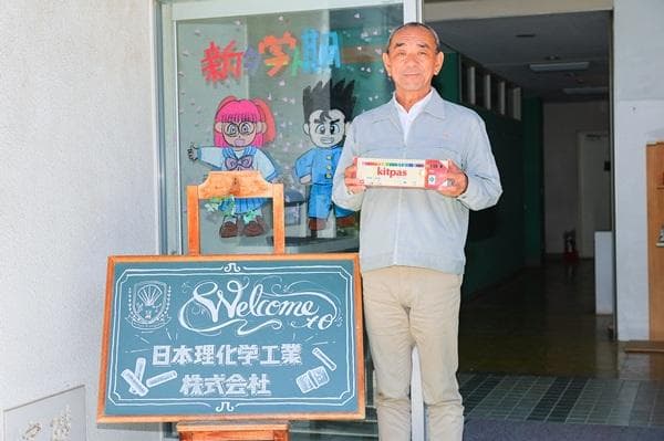 ガラスに描ける！ライスワックスでできた「キットパス」で創造力を伸ばそう
