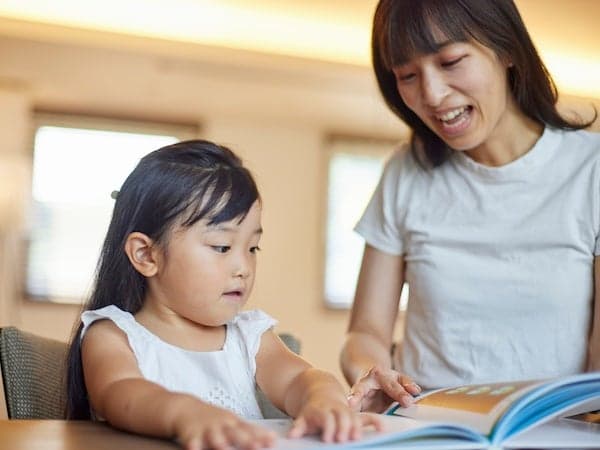 3歳児が夢中になるおうち遊び！おすすめおもちゃも