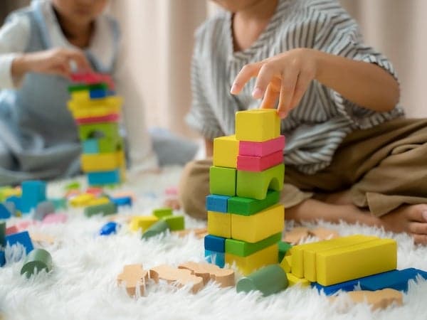 知育玩具としての積み木の効果・メリットは？年齢別おすすめも