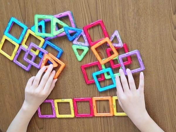 知育玩具として話題！マグネットおもちゃのメリットとは？