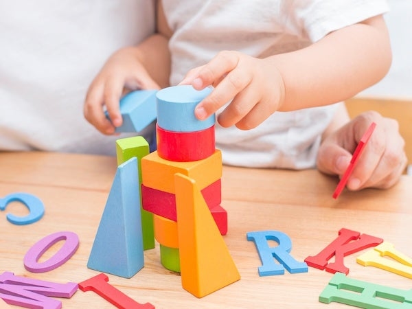 1歳児の室内遊びは準備なしで楽しめる?おすすめの遊び方&おもちゃを紹介