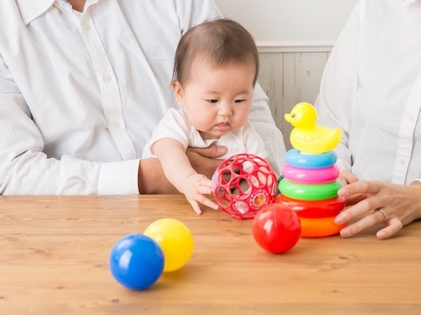 オーボールで遊べるのはいつから?遊び方は?月齢別おすすめも紹介